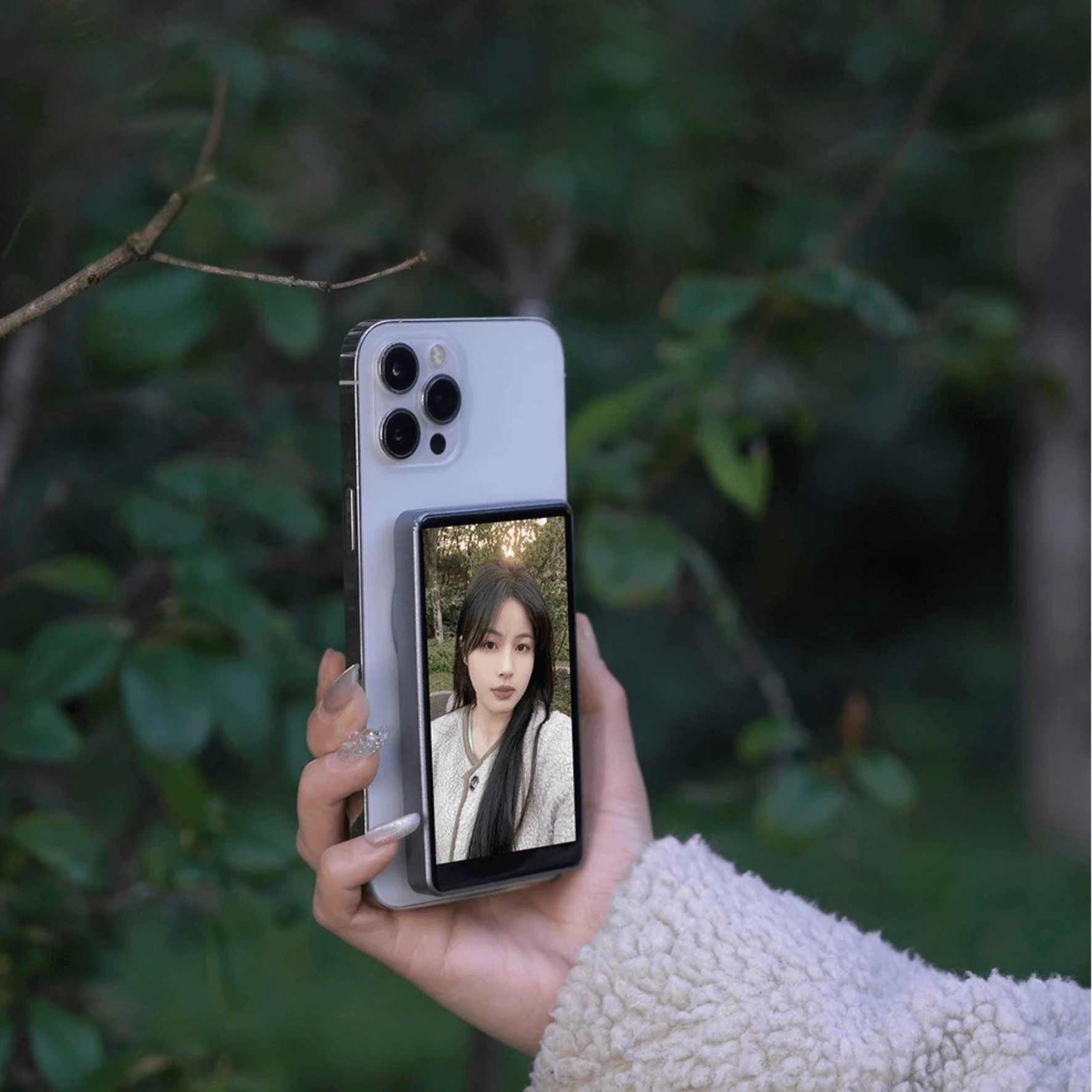 Magnetic Screen Sharing Bluetooth Selfie Screen - DMC Wholesale